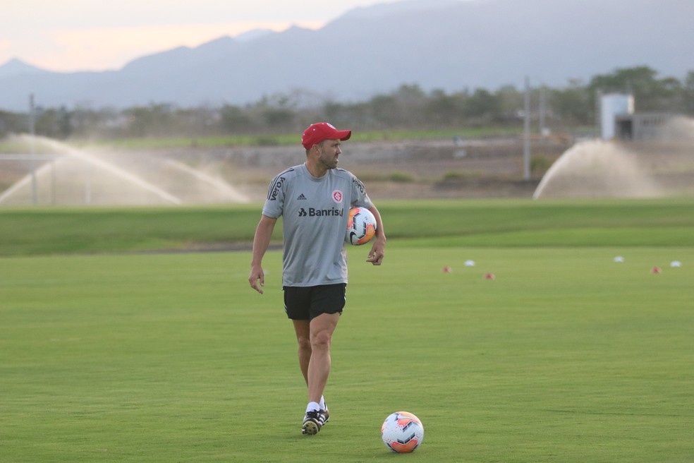 Coudet, durante o treino do Inter em Ibagué — Foto: Ricardo Duarte/Divulgação