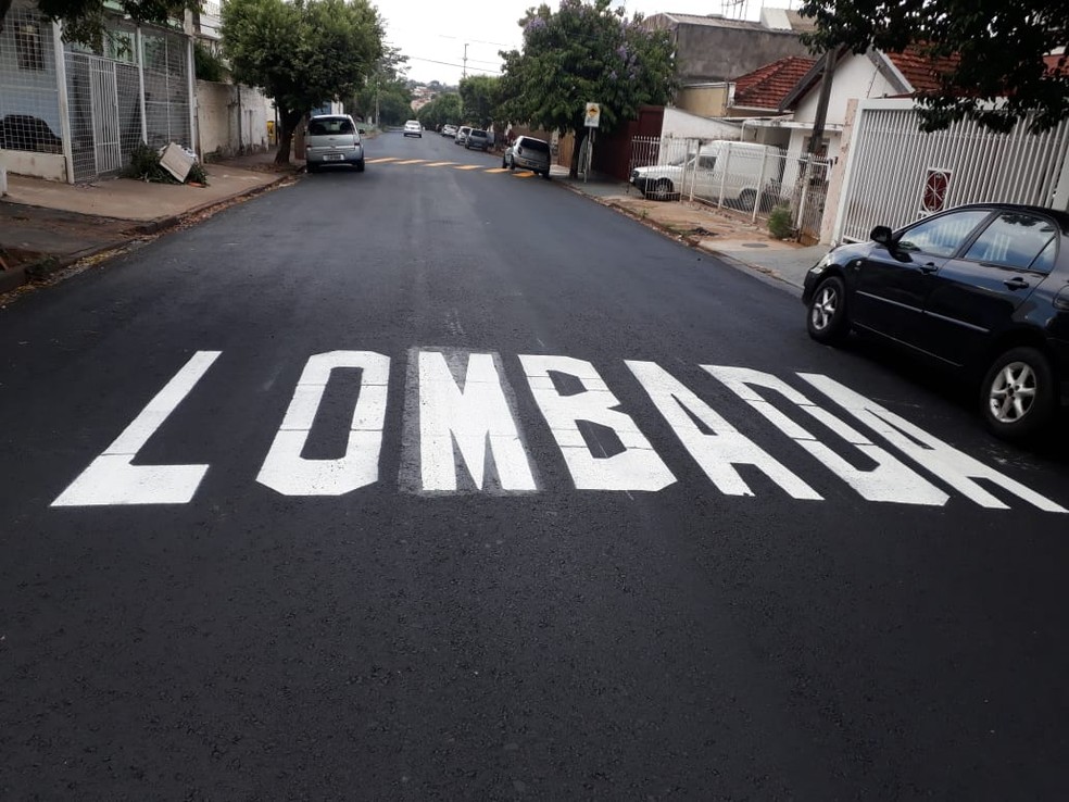 Erro de grafia foi corrigido na Rua Fritz Jacobs, em Rio Preto (SP) — Foto: Letícia Borsari/TV TEM