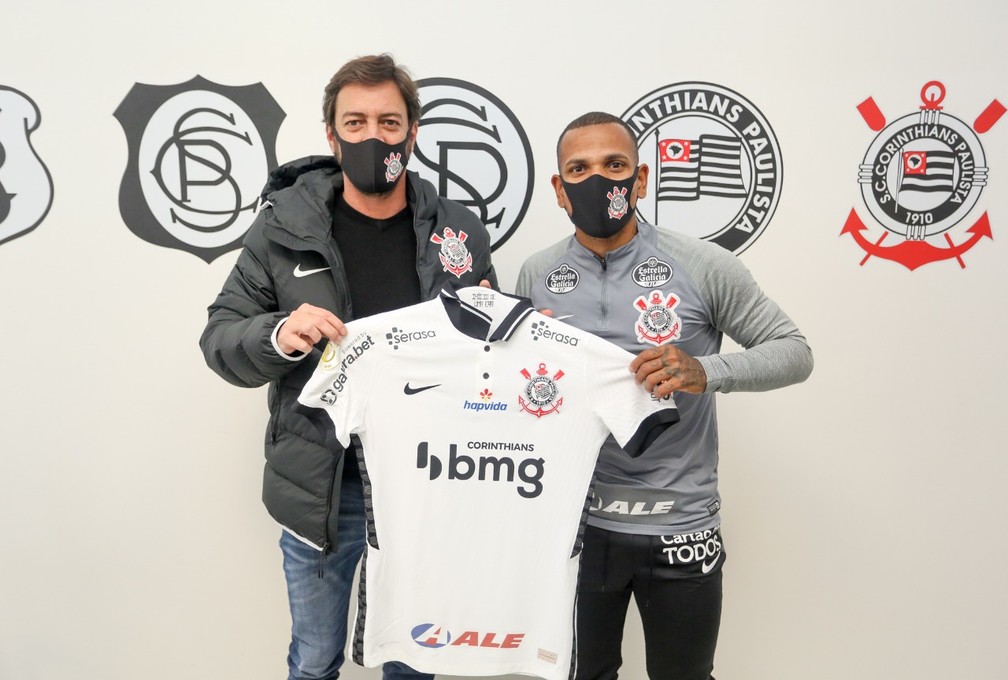 Otero com Duílio Monteiro Alves no CT do Corinthians — Foto: Rodrigo Coca/Ag. Corinthians