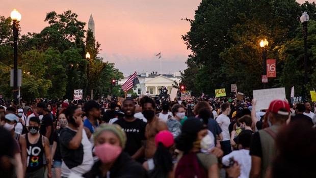Protesto contra o racismo em Washington, nos Estados Unidos (Foto: Samuel Corum/Getty Images)