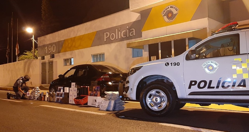 Produtos oriundos do Paraguai foram apreendidos na SP-270 &mdash; Foto: Pol&iacute;cia Rodovi&aacute;ria