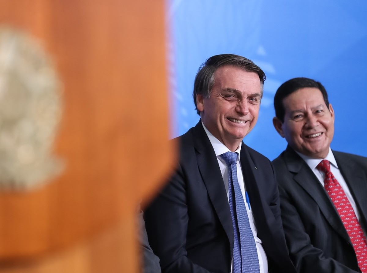 TSE arquiva ações que pediam cassação da chapa Bolsonaro-Mourão e alerta para atuação nociva de 'milícias digitais'