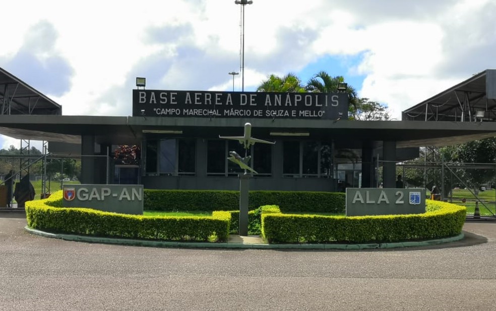 Repatriados ficaram na Base Aérea de Anápolis — Foto: Sílvio Túlio/G1