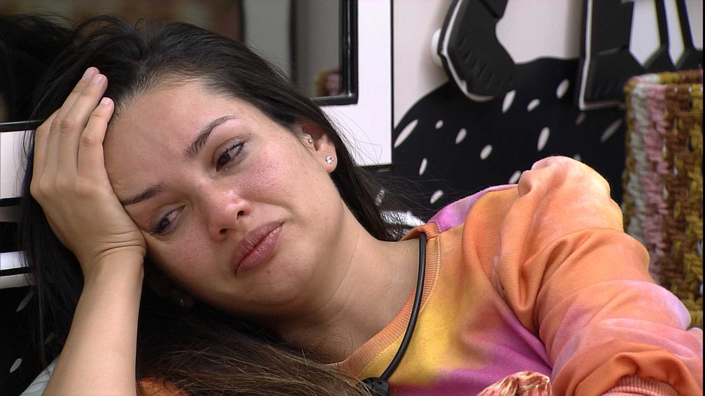 "Queria tanto ver a minha família. Estou muito com raiva de mim", diz a sister. — Foto: Globo