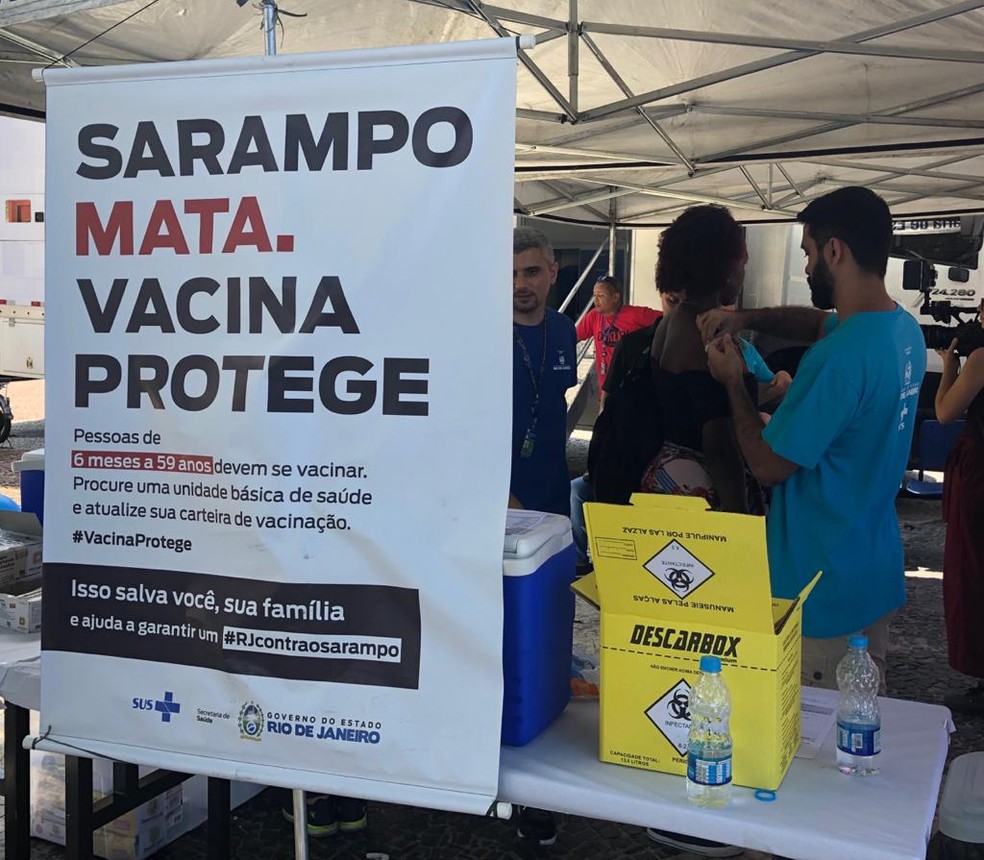 Ação de vacinação contra o sarampo no Leme, Zona Sul do Rio — Foto: Arquivo / Alba Valéria Mendonça / G1