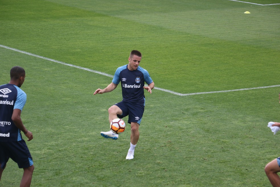 Ramiro treinou e vai para o jogo — Foto: Eduardo Moura