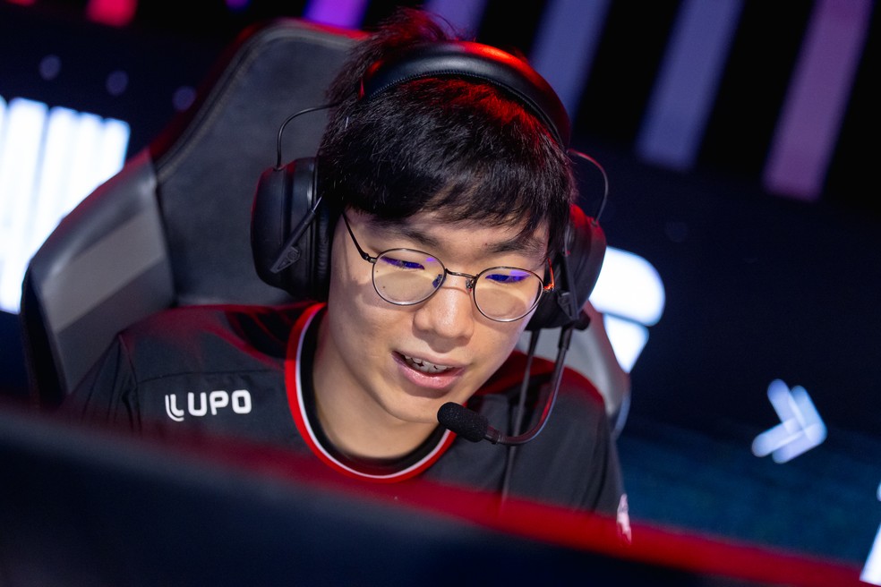 Wizer não se importou em perder recursos na fase de rotas e fez uma ótima linha de frente com seu Sion para ficar com o MVP da partida — Foto: Divulgação/Bruno Alvares/CBLOL