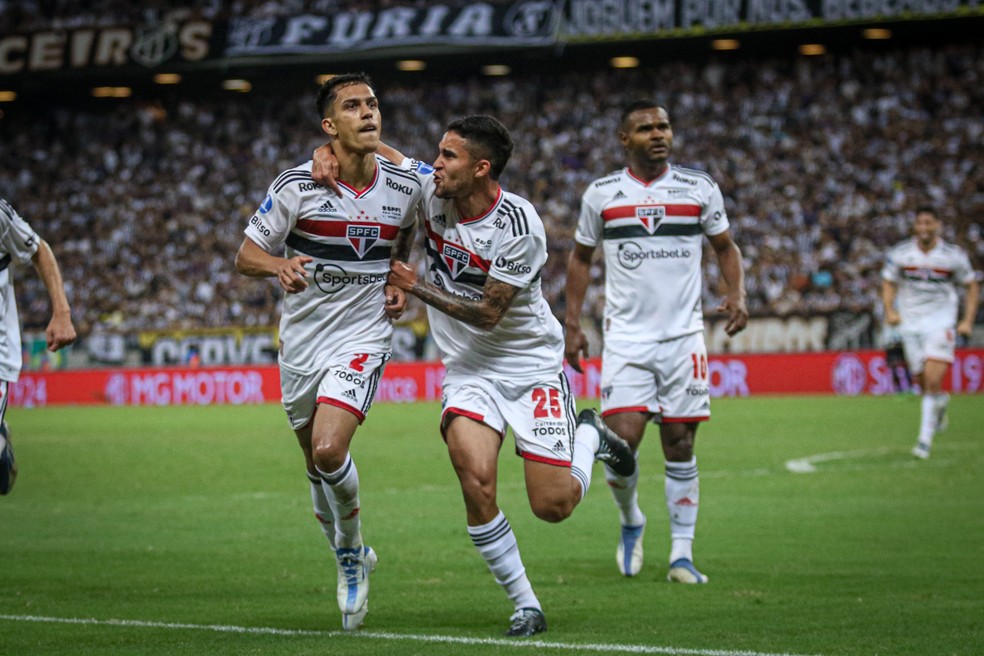 Igor Vinicius comemora gol do São Paulo contra o Ceará — Foto: Lucas Emanuel/AGIF