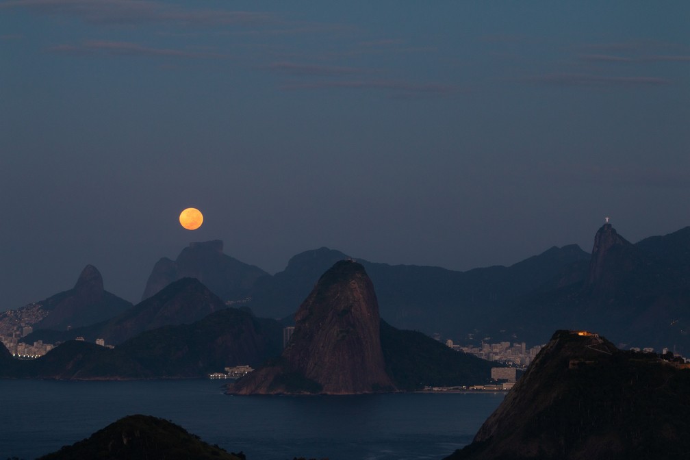 Superlua no Rio de Janeiro — Foto: José Raphael Berrêdo