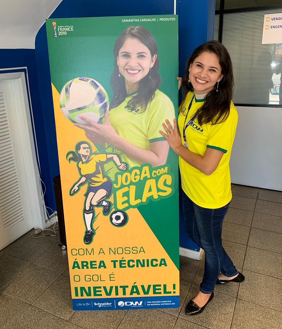 FuncionÃ¡rias estampam banners de incentivo ao protagonismo das mulheres no esporte e no ambiente de trabalho â Foto: DW/DivulgaÃ§Ã£o