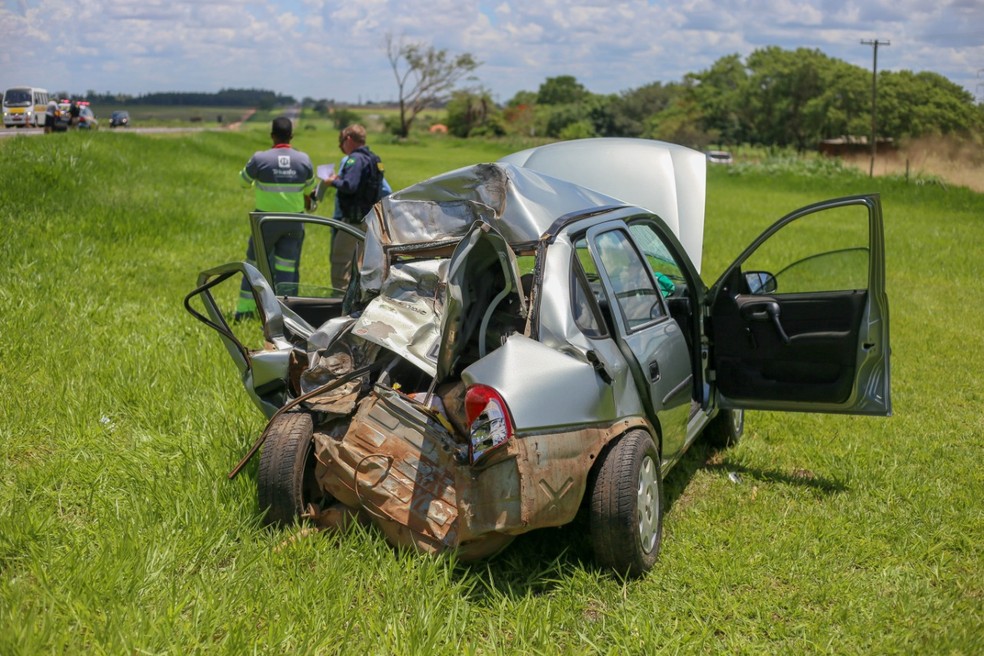 Sete pessoas ficam feridas após motorista de caminhão não ver placa de "Pare e Siga", em Promissão — Foto: Assessoria Prefeitura de Promissão/Divulgação