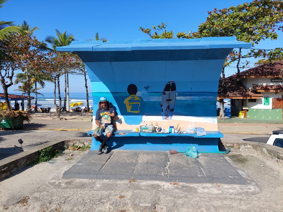 Artista de Ubatuba faz homenagem a Filipe Toledo com pintura em ponto