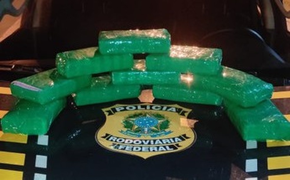 Cocaína foi encontrada dentro de veículo na BR-010 — Foto: Divulgação/PRF