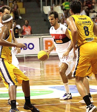 LNB agenda partida entre São José e Flamengo para o dia 17 de março