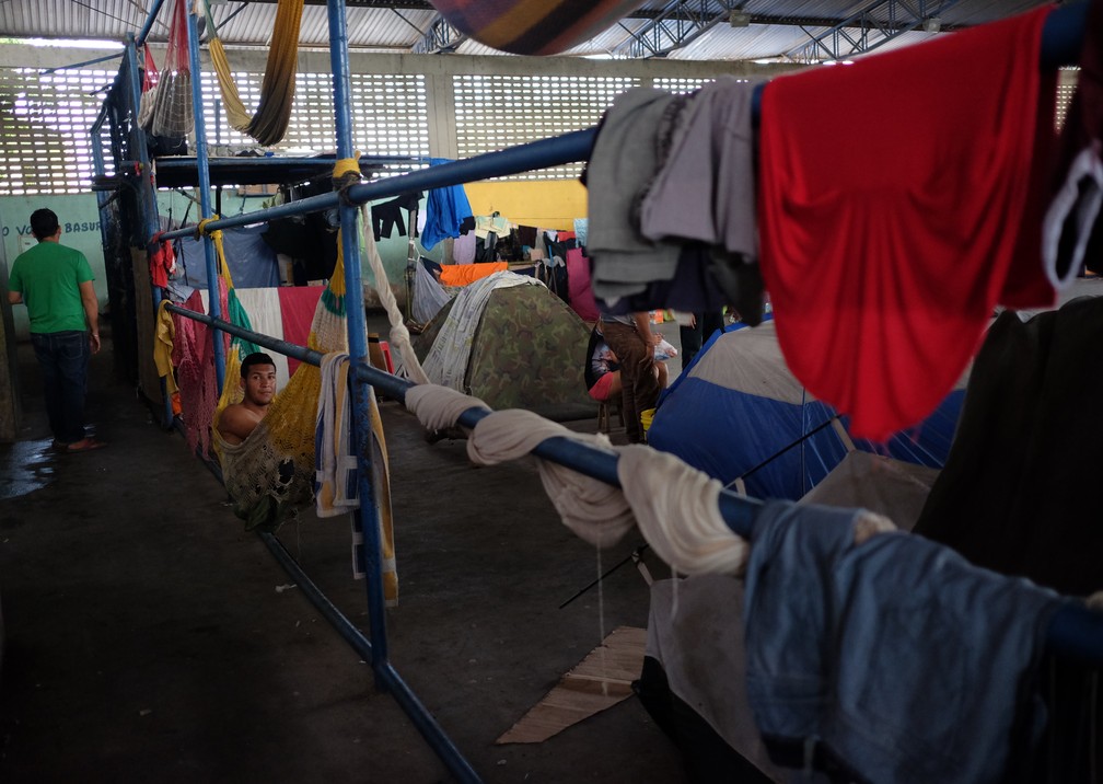 Abrigo do Tancredo Neves funciona há três meses e está com público acima da capacidade. O local é para venezuelanos não-índios (Foto: Inaê Brandão/G1 RR)