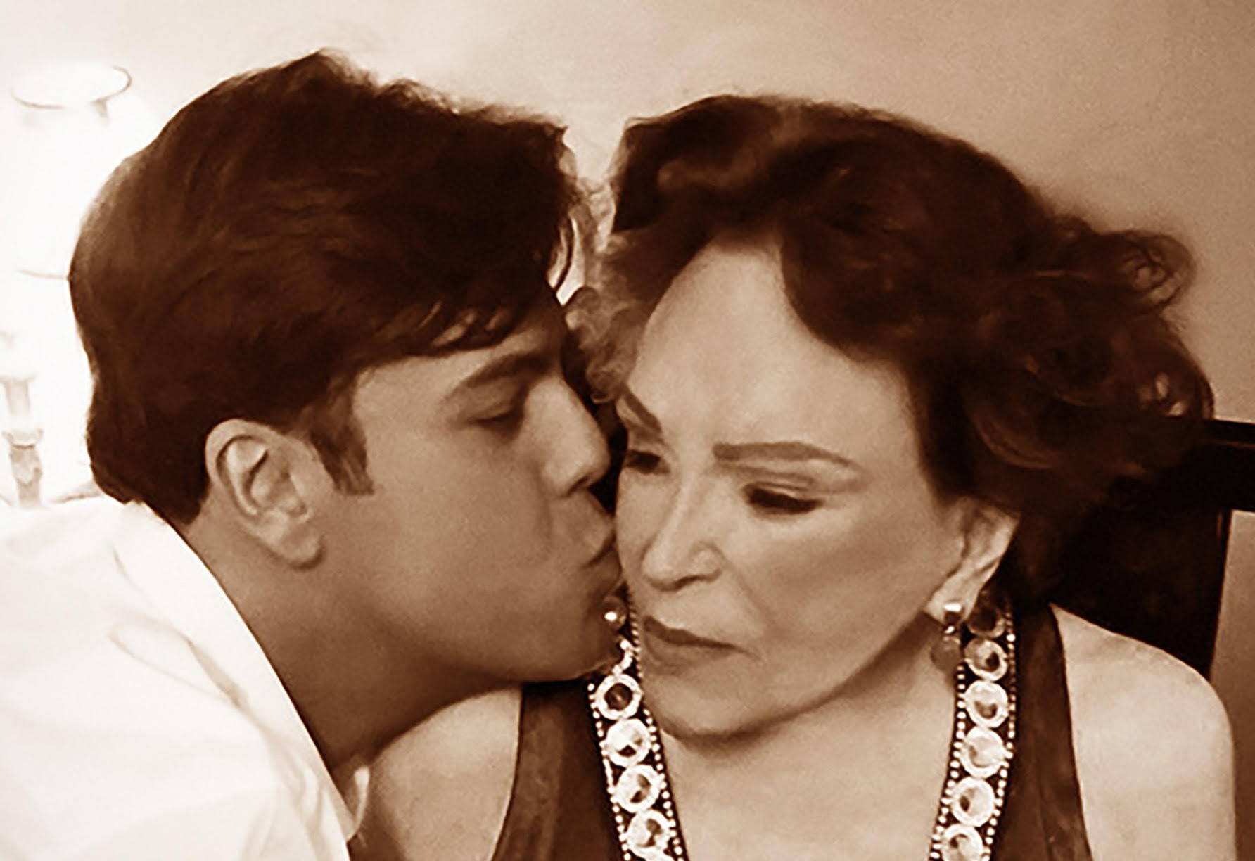 Bibi Ferreira canta Dolores Duran com Márcio Gomes no EP póstumo 'Duetos de amor'