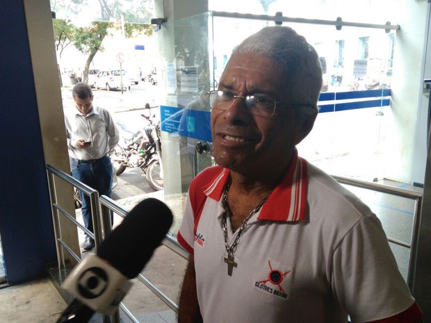 Clodomir Santos está desempregado e procurou agência da Caixa em São Luís para sacar a rescisão (Foto: João Ricardo/G1) Clodomir Santos está desempregado e procurou agência da Caixa em São Luís para sacar a rescisão (Foto: João Ricardo/G1)