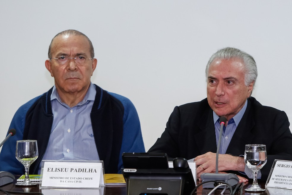 O presidente Michel Temer ao lado do ministro Eliseu Padilha, da Casa Civil, em reunião neste sábado (26) em Brasília. (Foto: Alan Santos/Presidência da República)