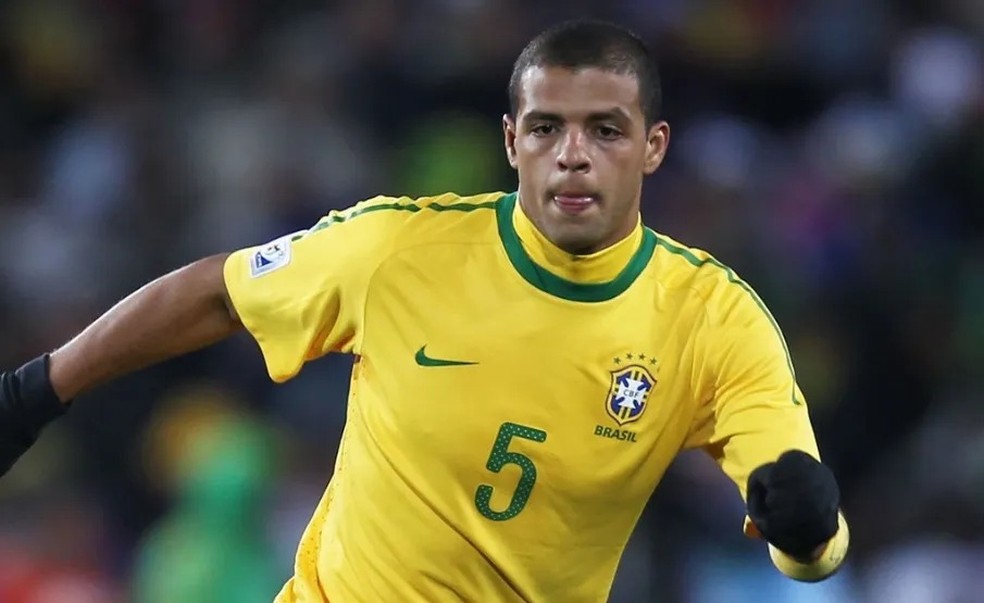 Felipe Melo com a camisa da Sele&ccedil;&atilde;o Brasileira &mdash; Foto: Getty Images