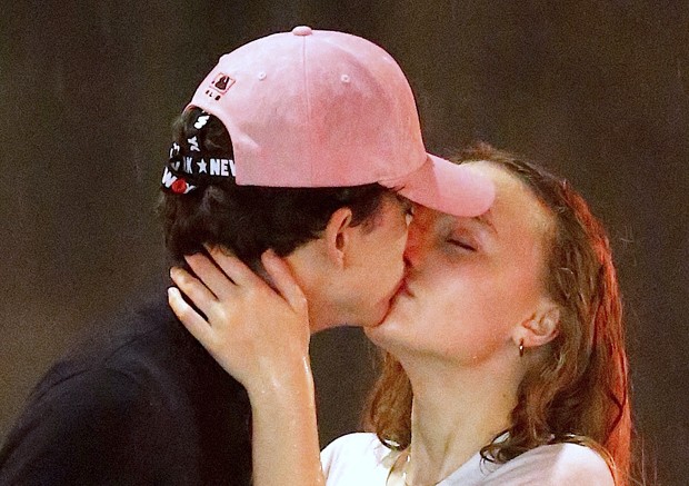 Lily-Rose Depp e Timothee Chalamet (Foto: Grosby Group)