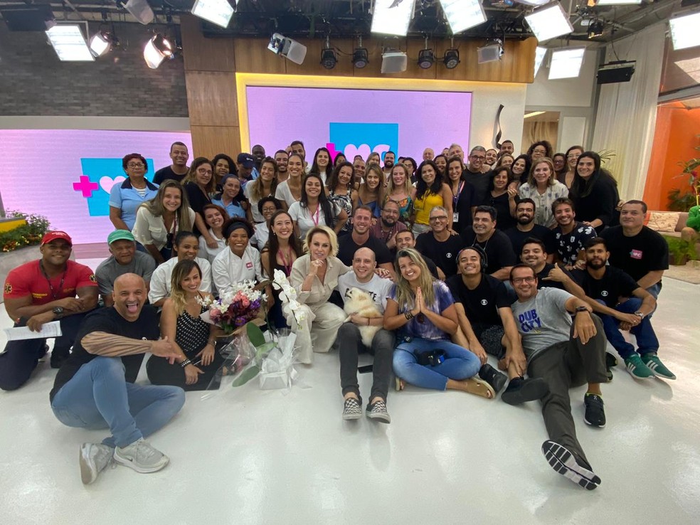 Ana Maria Braga com equipe do 'Mais Você' — Foto: TV Globo