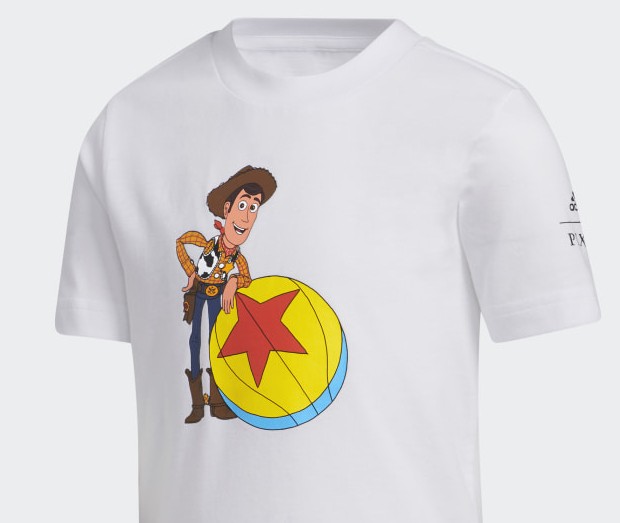 A linha também conta com camisetas de Toy Story (Foto: Reprodução/Adidas)