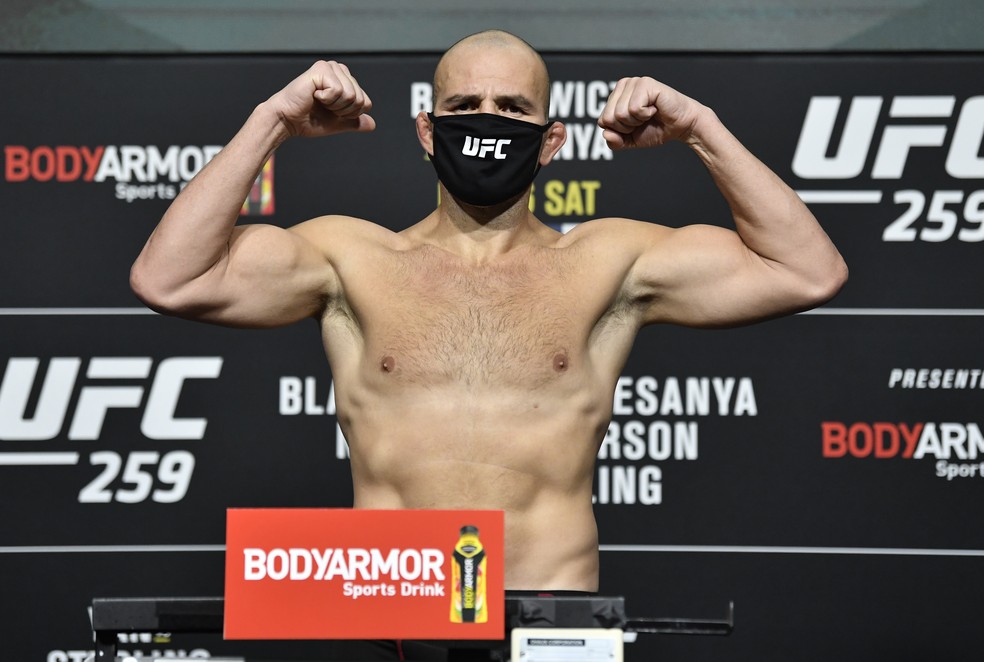 Glover Teixeira bateu 92,8kg — Foto: Jeff Bottari/Zuffa LLC