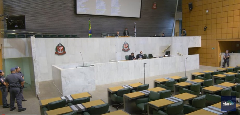 Suplicy preside sessão para plenário vazio na Alesp