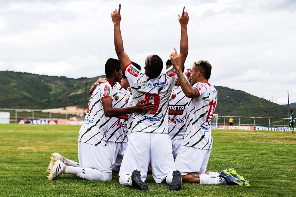 Petrolina já está classificado para as quartas de final do Pernambucano — Foto: Rafael Vieira / FPF