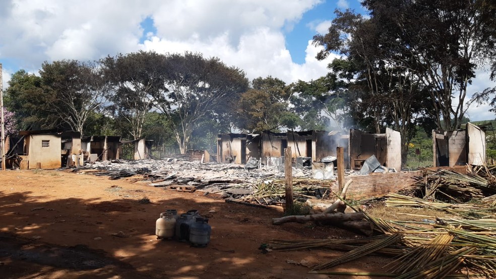 Casas pegam fogo em Capão Bonito (SP) — Foto: Arquivo Pessoal