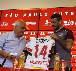 Lucas Pratto não vai estrear pelo tricolor no clássico contra o Santos