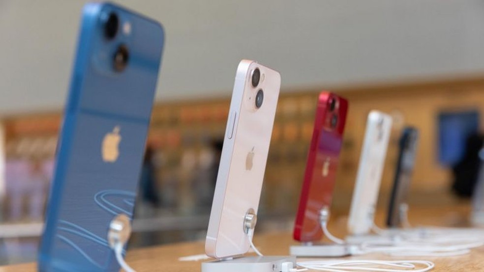 Peças para iPhones 12 e 13 serão vendidas pela Apple — Foto: Getty Images via BBC