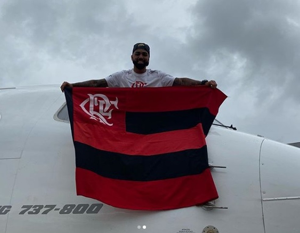 Gabigol, atacante do Flamengo, no desembarque da equipe após título da Libertadores — Foto: Reprodução