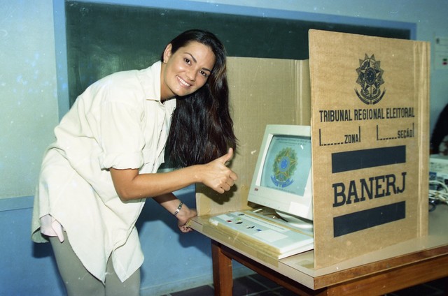 O plebiscito que serviu de teste para voto eletr&ocirc;nico e emancipou de B&uacute;zios, h&aacute; 25 anos