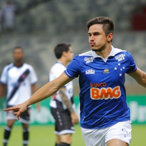 Bola na rede: histórico entre Cruzeiro  e Vasco acena para jogo cheio de gols