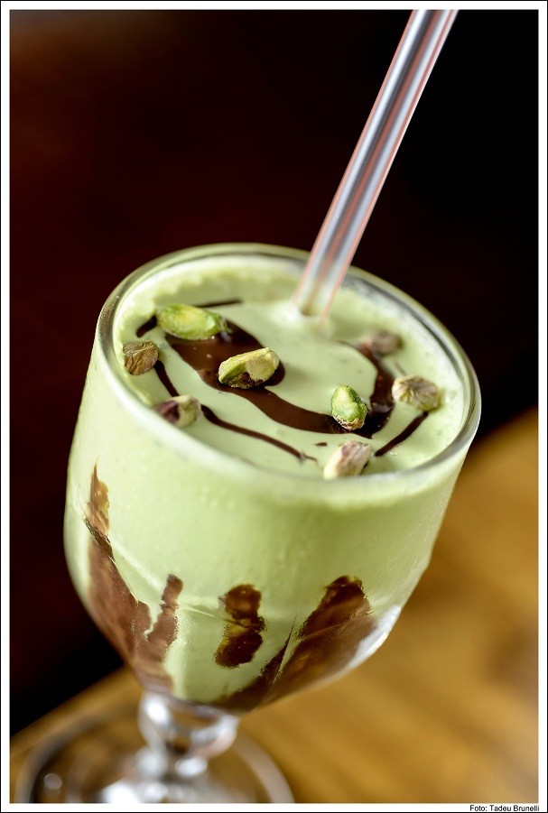 Milkshake de pistache é uma sobremesa deliciosa. Faça em ...