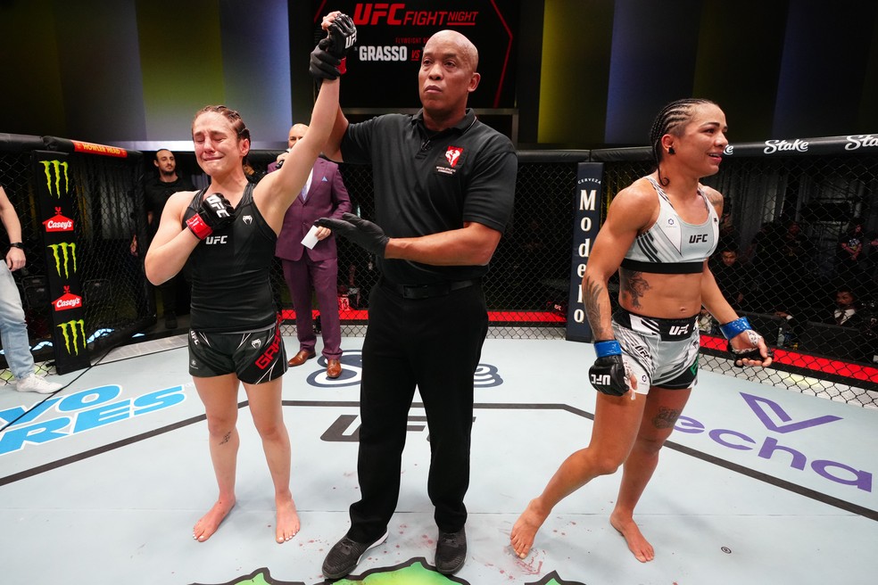 Alexa Grasso venceu Viviane Araújo por decisão unânime — Foto: Jeff Bottari/Getty Images