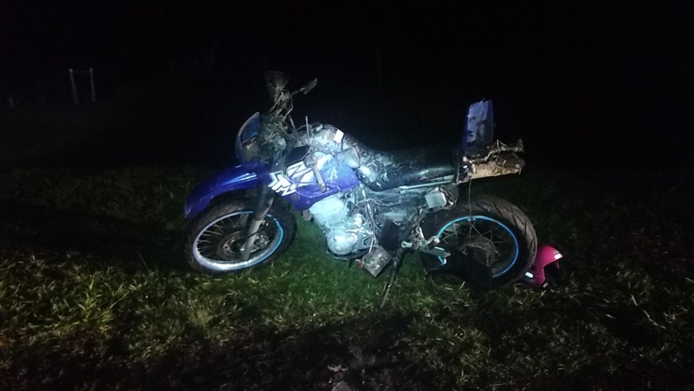 Casal fica ferido após colisão entre ônibus e moto na Via Dutra em Itatiaia — Foto: Divulgação/Polícia Rodoviária Federal