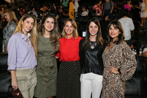 Da esquerda para a direita: Paula Merlo, Barbara Migliori, Daniela Oehmicke, Janaina Nunes e Luiza Souza