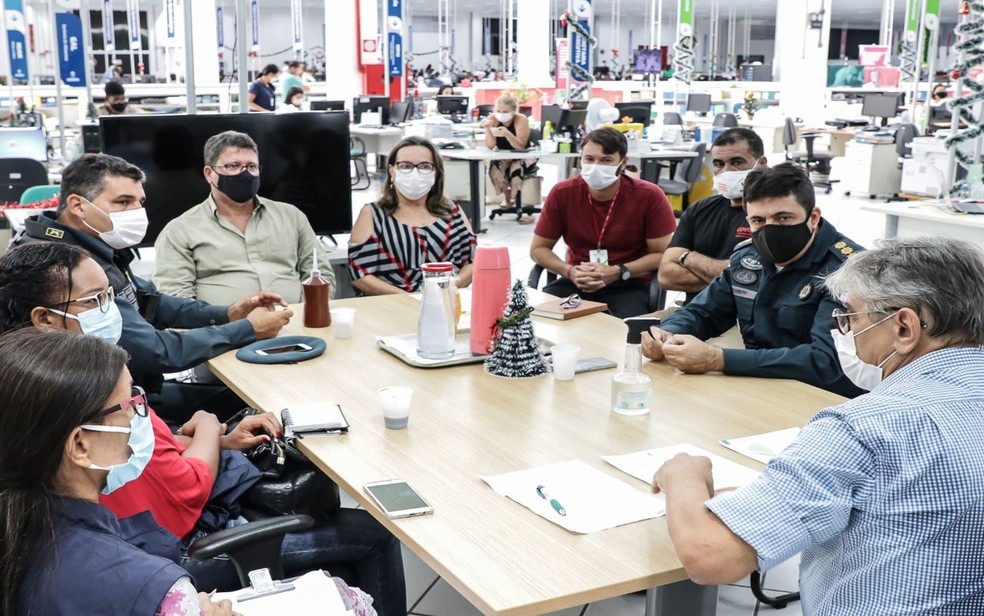 Reunião de fiscalização contra a Covid-19 — Foto: SES/ Divulgação
