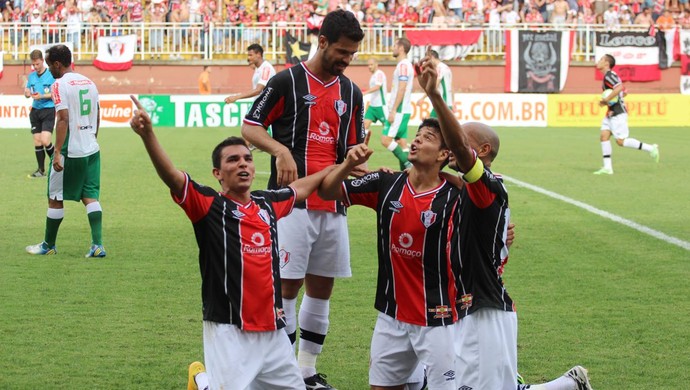 Joinville comemora gol contra Luverdense (Foto: José Carlos Fornér/JEC)