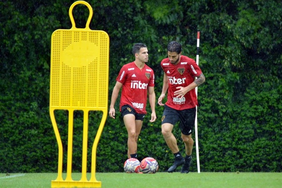 Hudson treina com bola no São Paulo — Foto:  Érico Leonan / saopaulofc.net