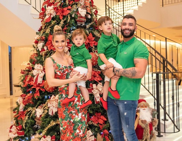 Gusttavo Lima celebra Natal em família e decoração impressiona - Quem