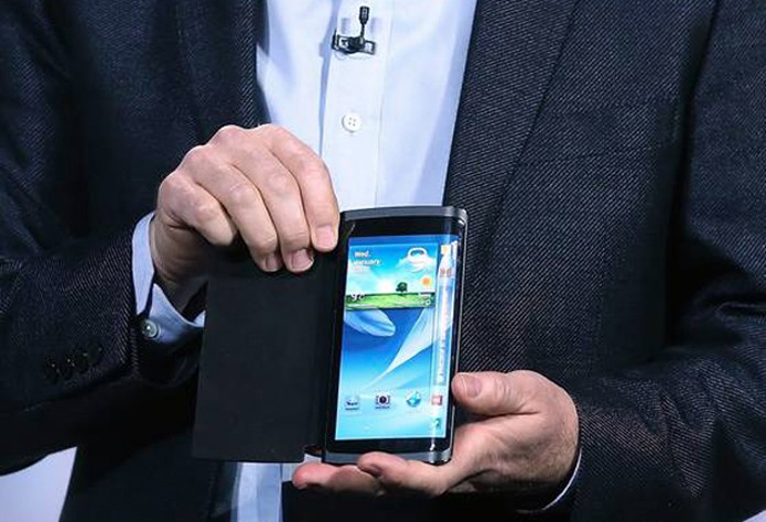 Samsung demonstrou aparelho com display que ocupa laterais na CES 2013 (Foto: AFP)