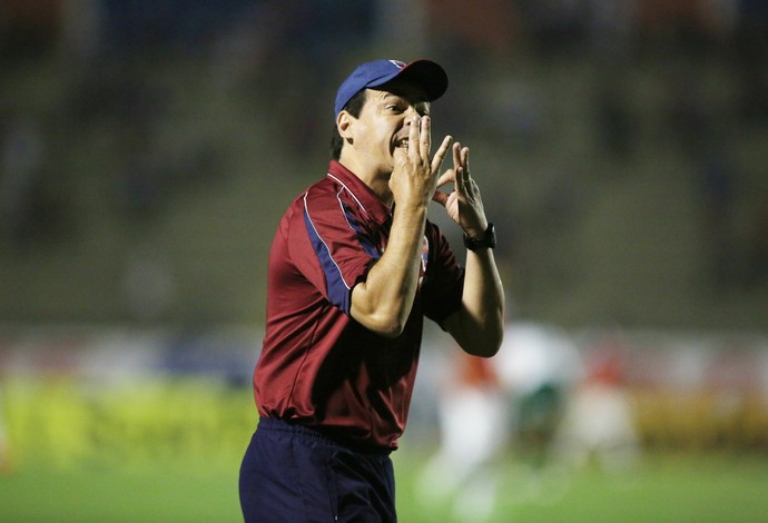 Fernando Diniz durante a partida contra o Sampaio Corrêa (Foto: Giuliano Gomes/PR Press)