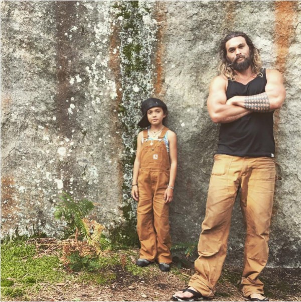 O ator Jason Momoa com seus filhos (Foto: Instagram)