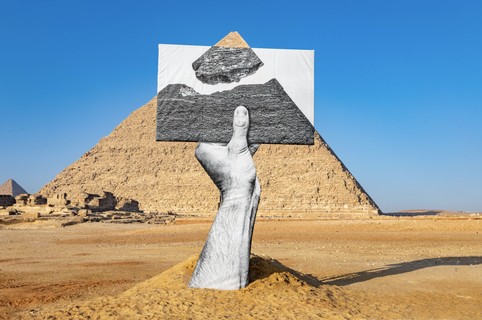 Obra "Greetings from Giza" do artista JR 