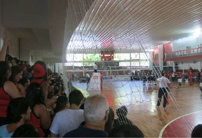 Botafogo reclama de jogo em ginásio pequeno; Flamengo e CBV rebatem