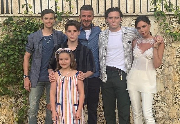 David e Victoria Beckham são pais de Brooklyn, Cruz, Romeo e Harper  (Foto: Reprodução/Instagram)