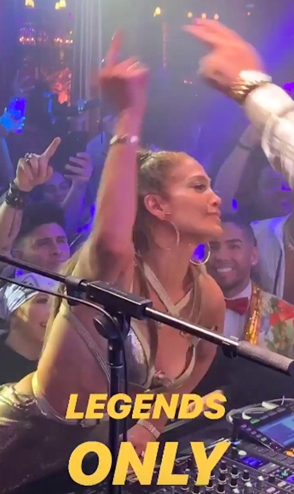 A cantora Jennifer Lopez em registro de sua festa de aniversário de 50 anos (Foto: Instagram)
